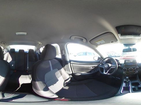 Used 2025 Nissan Sentra SV image 36