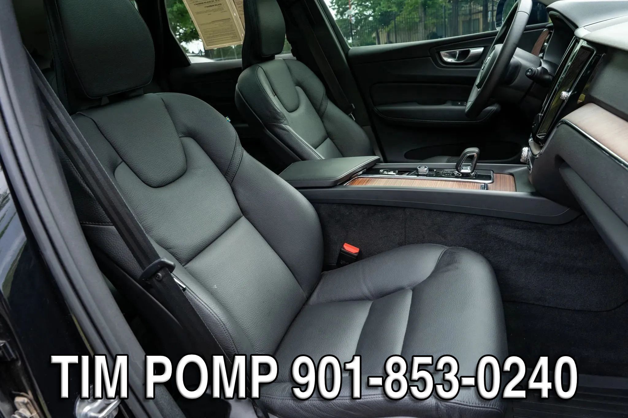 Used 2024 Volvo XC60 B5 Plus AWD/4WD image 17