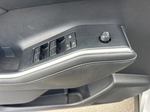 Used 2024 Toyota Highlander XLE image 4