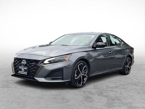 Used 2024 Nissan Altima 2.5 SR FWD image 3