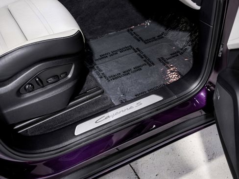 Used 2024 Porsche Cayenne S image 27