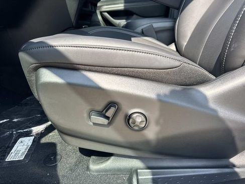 New 2027 Chrysler Pacifica Select FWD image 17