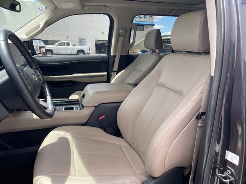 Used 2024 Ford Expedition XLT RWD image 15