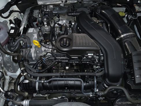 Used 2024 Volkswagen Taos SE image 30