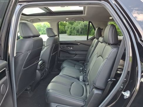 Certified 2025 Honda Pilot Touring image 10