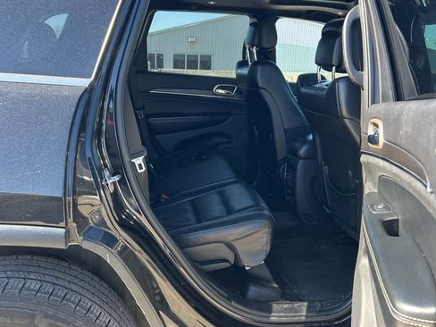 Used 2017 Jeep Grand Cherokee Limited image 14