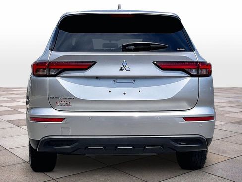 Used 2022 Mitsubishi Outlander ES AWD/4WD image 4