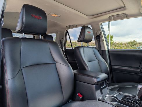Used 2018 Toyota 4Runner TRD Off-Road Premium AWD/4WD image 30