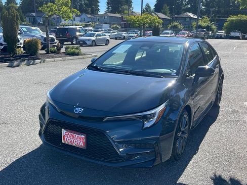 Certified 2025 Toyota Corolla SE w/ SE Premium Package AWD/4WD image 4