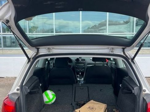Used 2011 Volkswagen Golf 2-Door FWD image 6