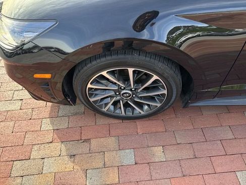 Used 2022 Hyundai Sonata Limited w/ Preferred Accessory Package image 2