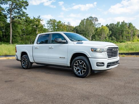 Used 2025 RAM 1500 Laramie w/ Laramie Southwest Edition AWD/4WD image 3