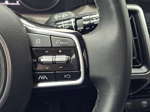 Used 2023 Kia Sorento S image 11
