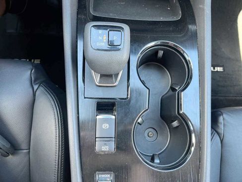 Used 2023 Nissan Rogue SV image 21