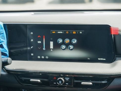 New 2026 Nissan Kicks SR image 15