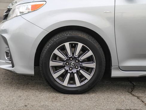 Used 2019 Toyota Sienna XLE image 9