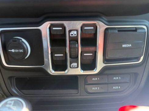 Used 2020 Jeep Wrangler Unlimited Sport S AWD/4WD image 35