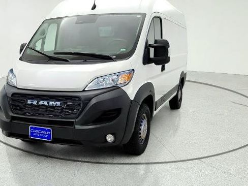 Used 2024 RAM ProMaster 2500 w/ Convenience Group FWD image 2