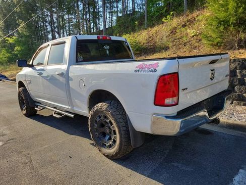 Used 2020 RAM 1500 Classic SLT image 4