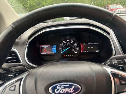 Used 2019 Ford Edge Titanium w/ Equipment Group 301A AWD/4WD image 21