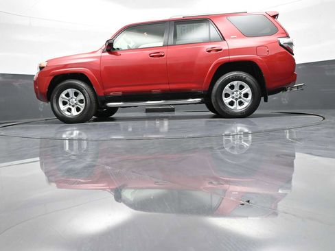 Used 2016 Toyota 4Runner SR5 AWD/4WD image 31