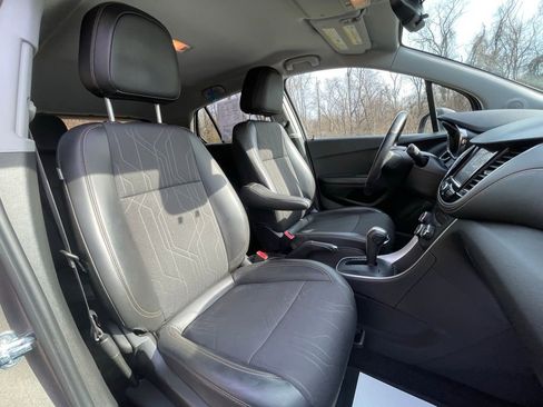 Certified 2022 Chevrolet Trax LT w/ LT Convenience Package image 11