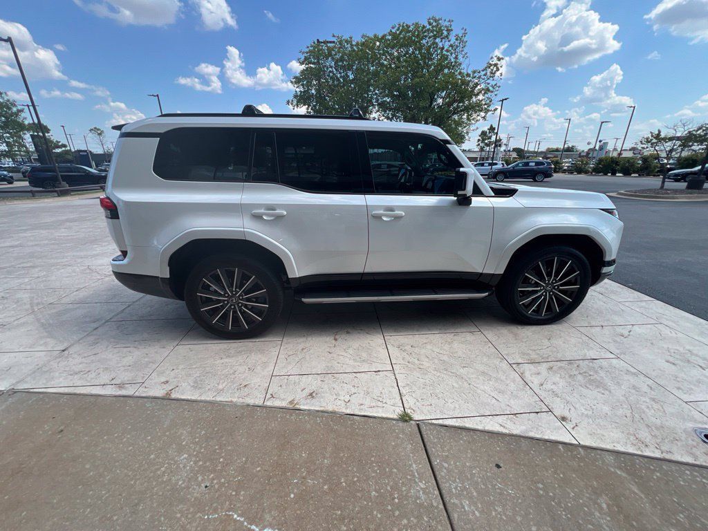 Used 2024 Lexus GX 550 w/ Cold Area Package AWD/4WD image 7