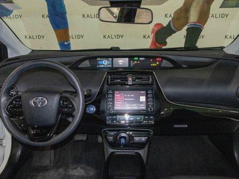 Used 2021 Toyota Prius LE FWD image 3