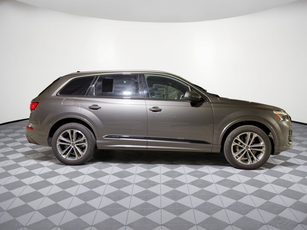 Certified 2025 Audi Q7 2.0T Premium w/ Convenience Plus Package AWD/4WD image 8