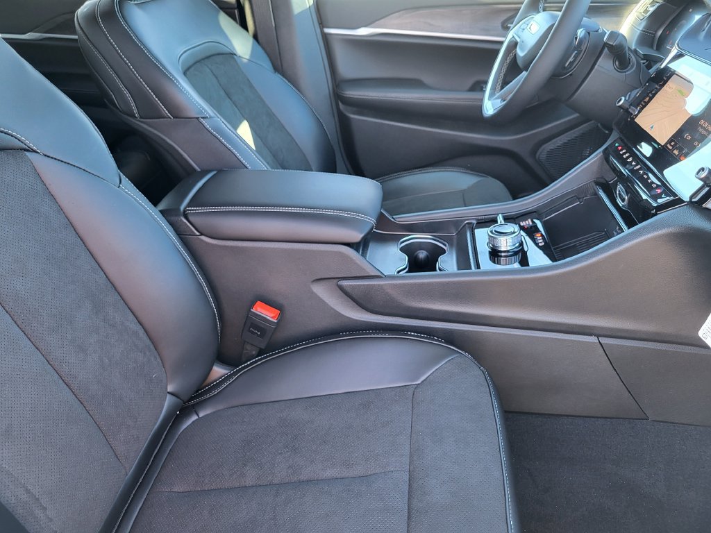 New 2026 Jeep Grand Cherokee Altitude AWD/4WD image 13