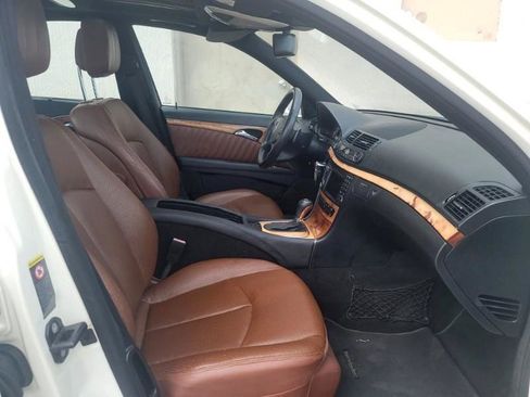 Used 2009 Mercedes-Benz E 550 4dr Sdn Sport 5.5L RWD image 19