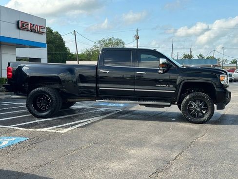 Used 2018 GMC Sierra 3500 Denali w/ Duramax Plus Package image 4