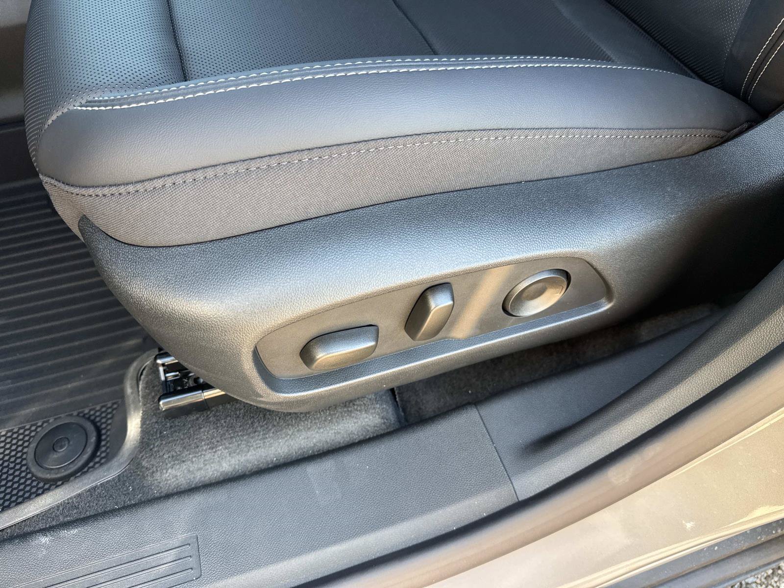 New 2027 GMC Terrain Elevation FWD image 21