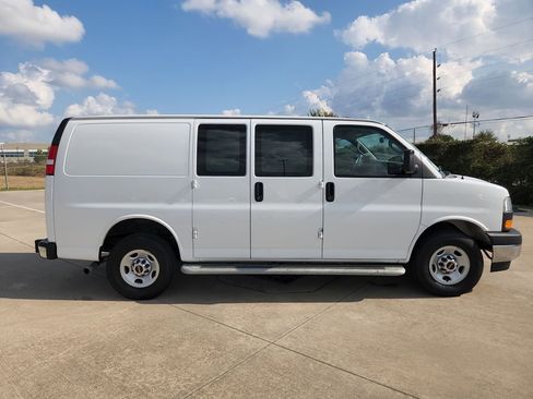 Used 2024 GMC Savana 2500 Work Van w/ Driver Convenience Package image 4