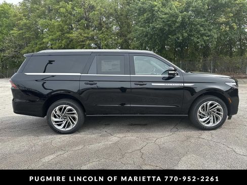 New 2026 Lincoln Navigator L Reserve AWD/4WD image 8