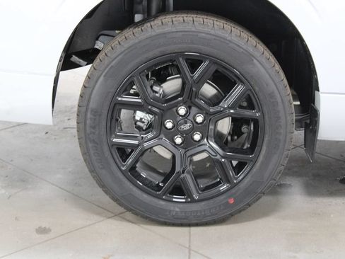 New 2026 Ford Maverick Lobo AWD/4WD image 12