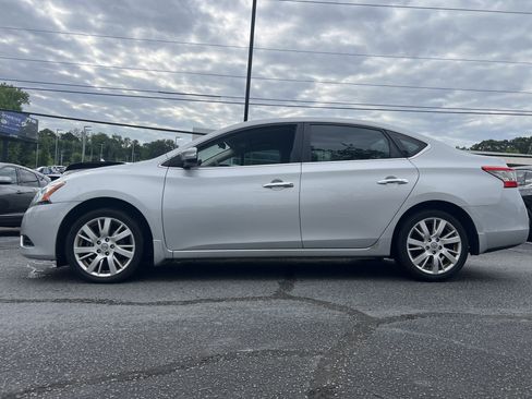 Used 2013 Nissan Sentra SL w/ Leather Pkg FWD image 2