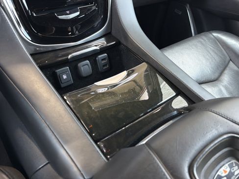 Used 2020 Cadillac Escalade ESV Platinum w/ Escalade Sport Edition AWD/4WD image 20