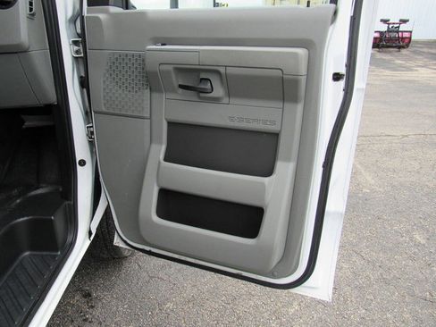 Used 2022 Ford E-350 and Econoline 350 Super Duty RWD image 12