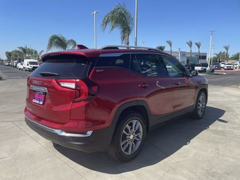 Used 2022 GMC Terrain SLT w/ Infotainment Package II FWD image 8