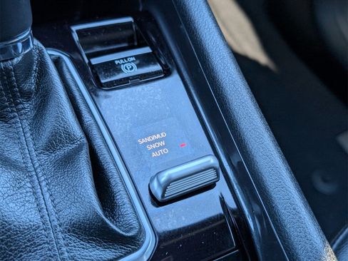 Used 2024 Jeep Compass Latitude image 30