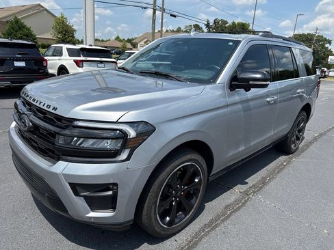 Used 2024 Ford Expedition Limited RWD image 4