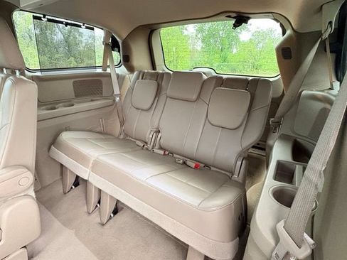 Used 2016 Chrysler Town & Country Limited Platinum w/ Trailer Tow Group FWD image 11