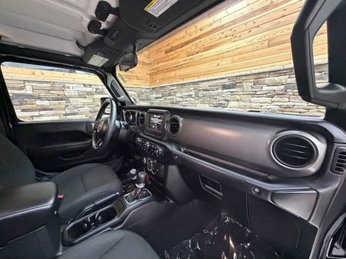 Used 2022 Jeep Gladiator Sport AWD/4WD image 13