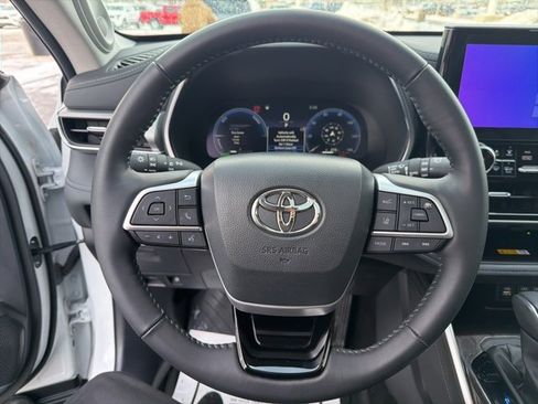 Used 2024 Toyota Highlander Platinum image 23
