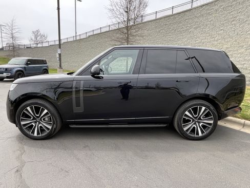 Used 2023 Land Rover Range Rover SE image 4