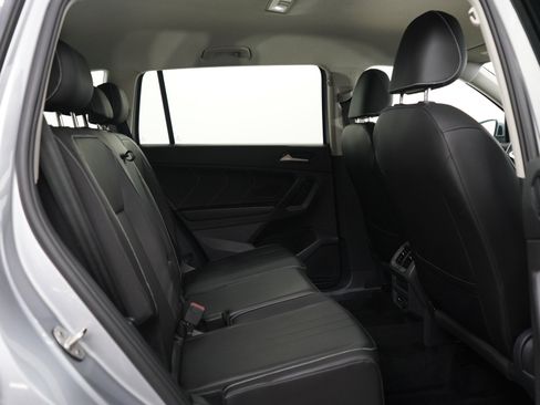 Used 2022 Volkswagen Tiguan SE AWD/4WD image 12