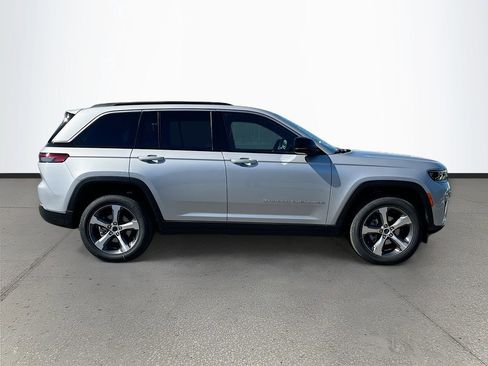 New 2026 Jeep Grand Cherokee Limited w/ Trailer Tow Package RWD image 8