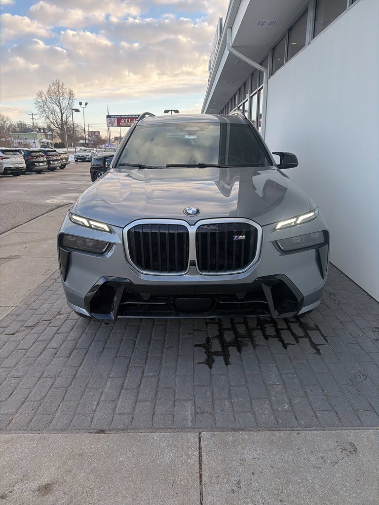 New 2026 BMW X7 M60i AWD/4WD image 2