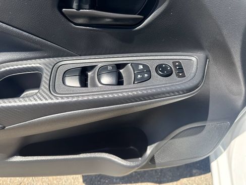 Used 2023 Nissan Versa S FWD image 11